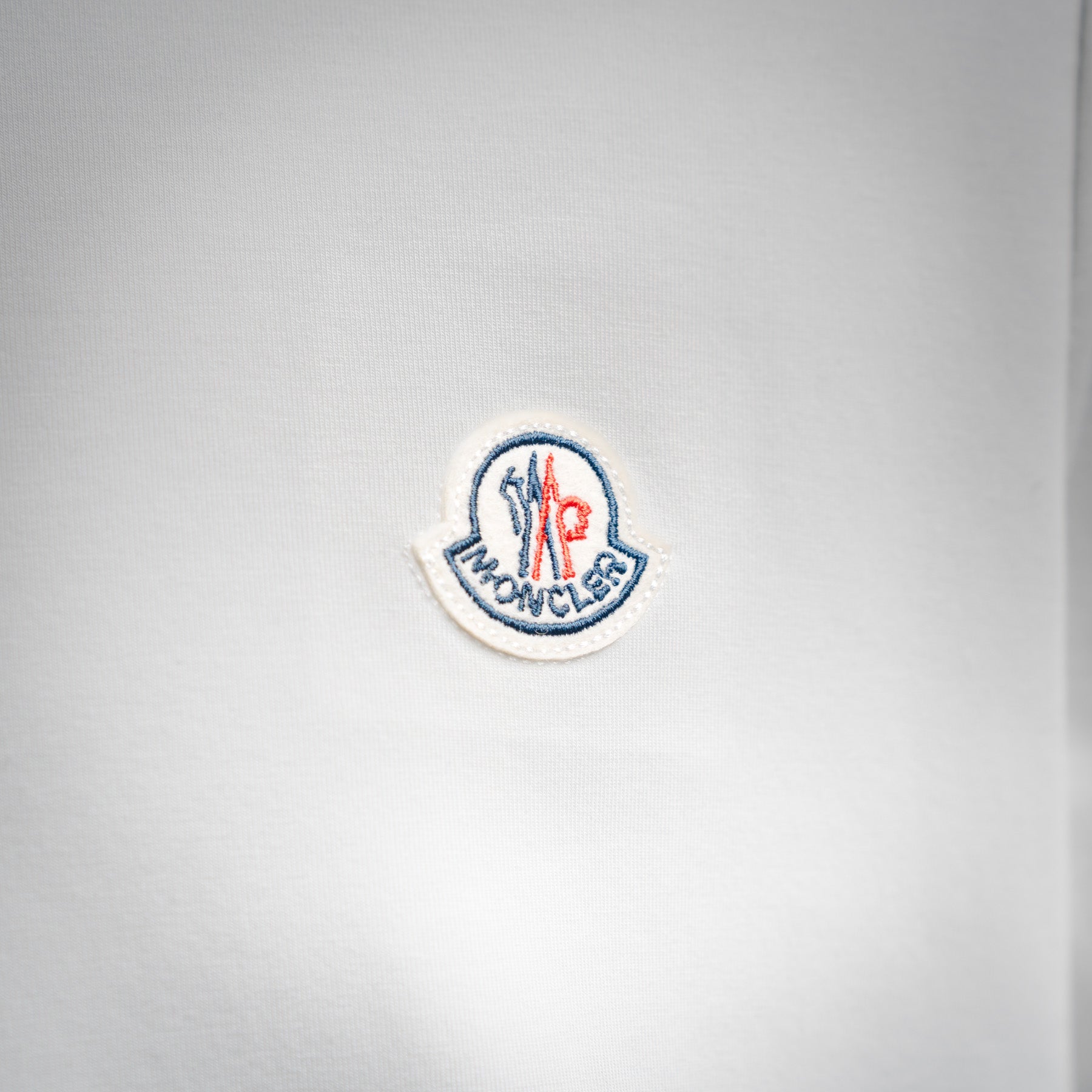 Mon 25fw embroidered sweatshirt