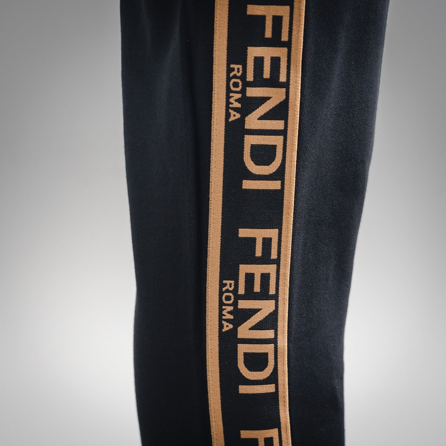 Fend 25fw embroidered pants