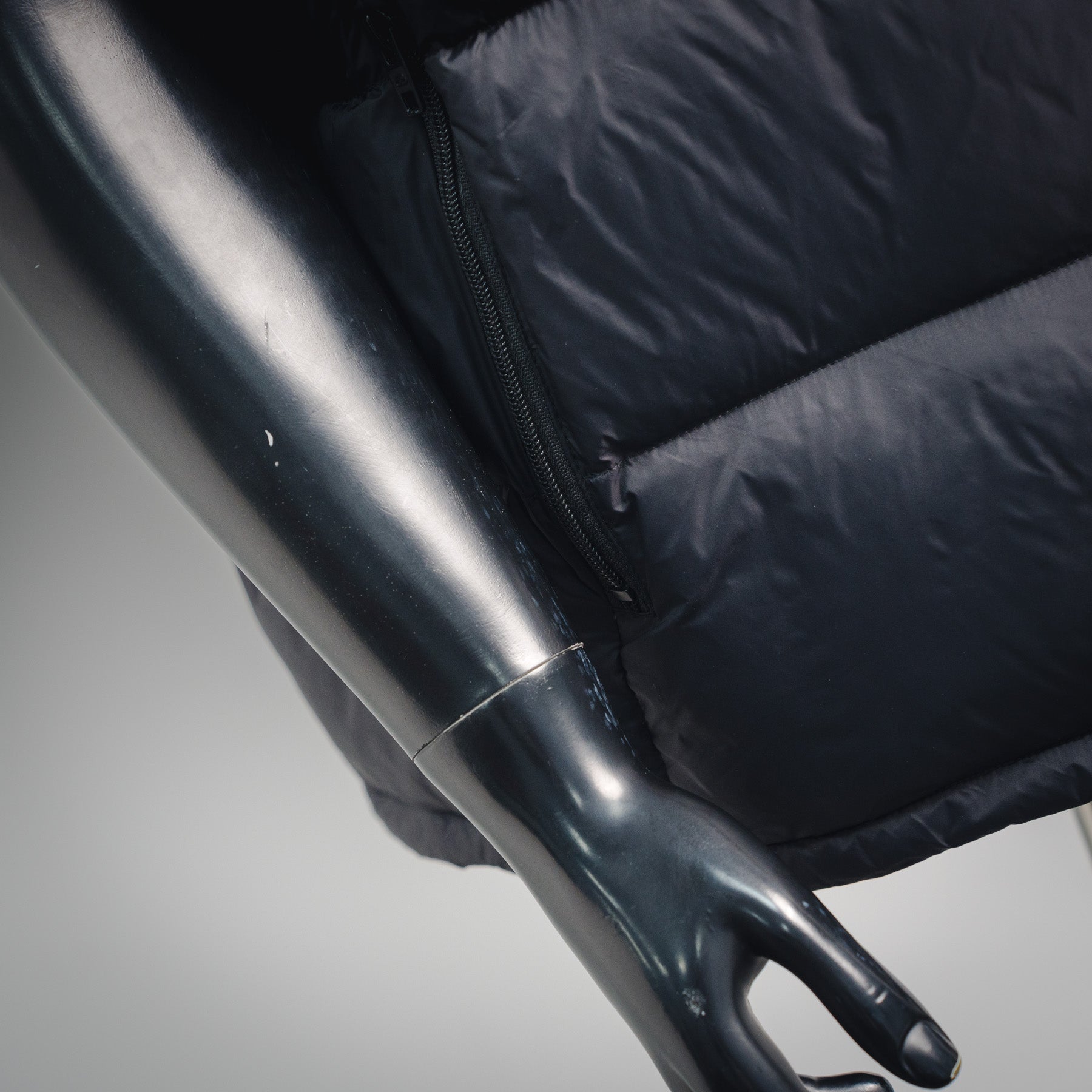 Balen 25fw down vest