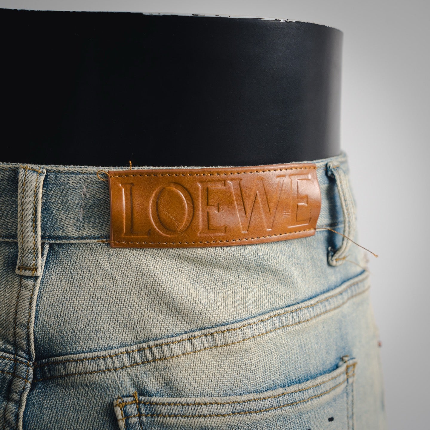 Loe 25fw embroidered jeans