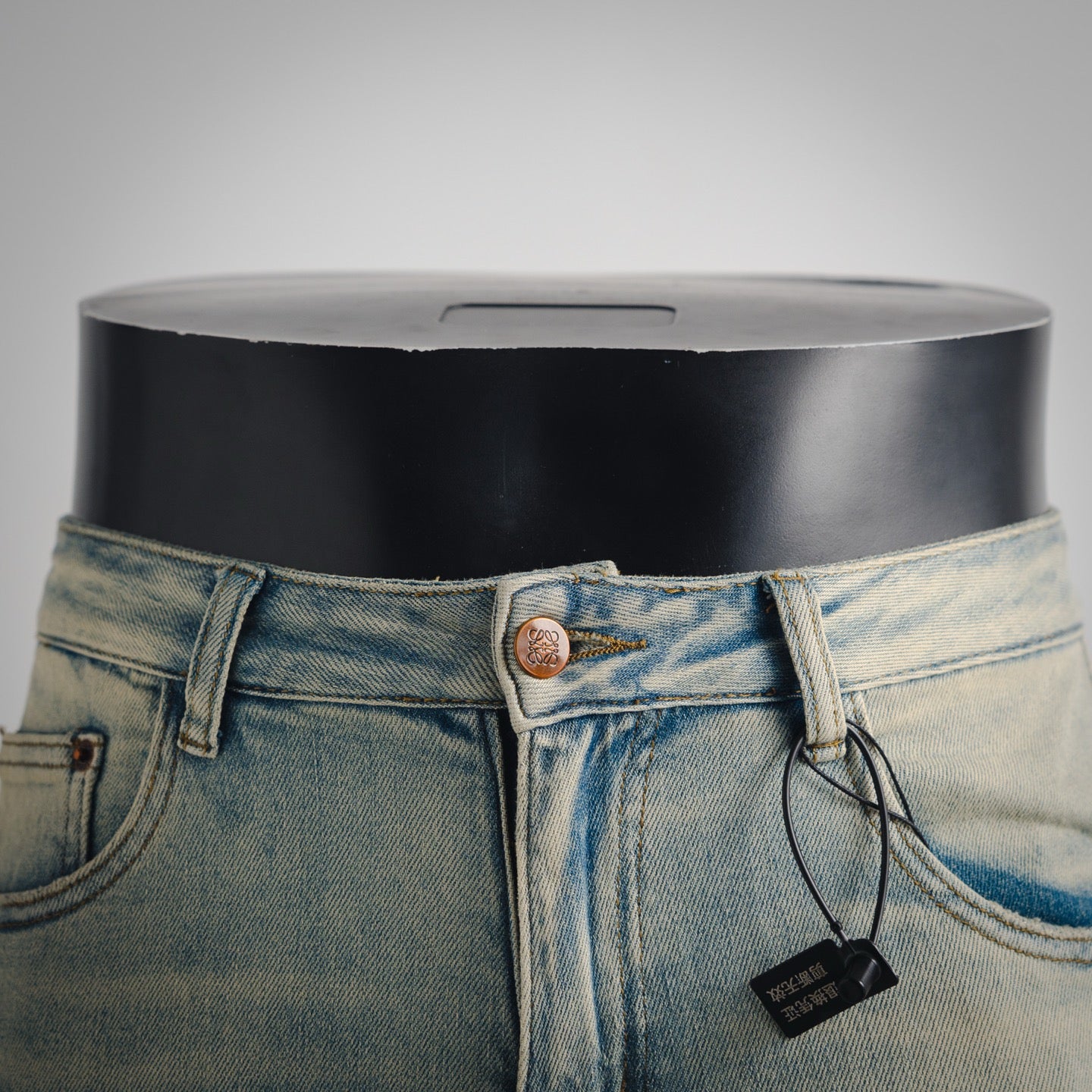 Loe 25fw embroidered jeans