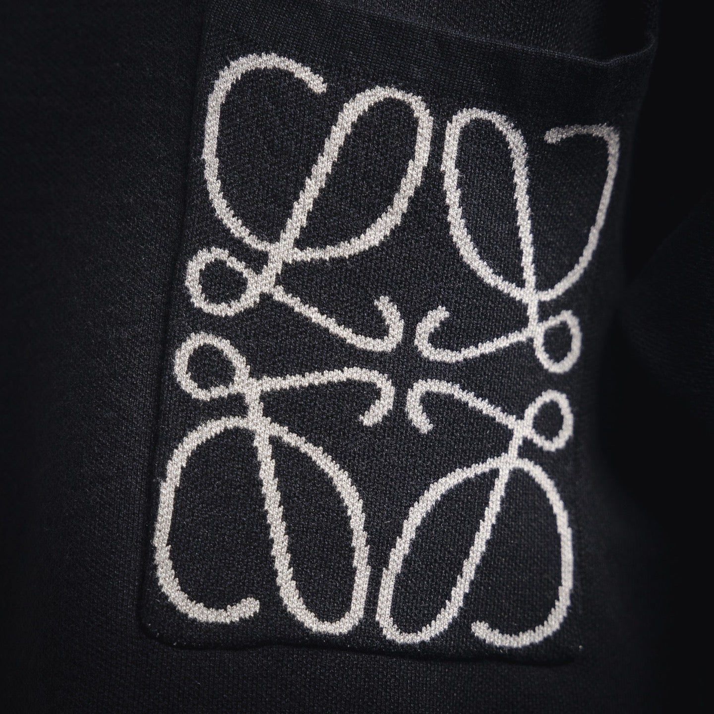 Loe 25fw embroidered sweater