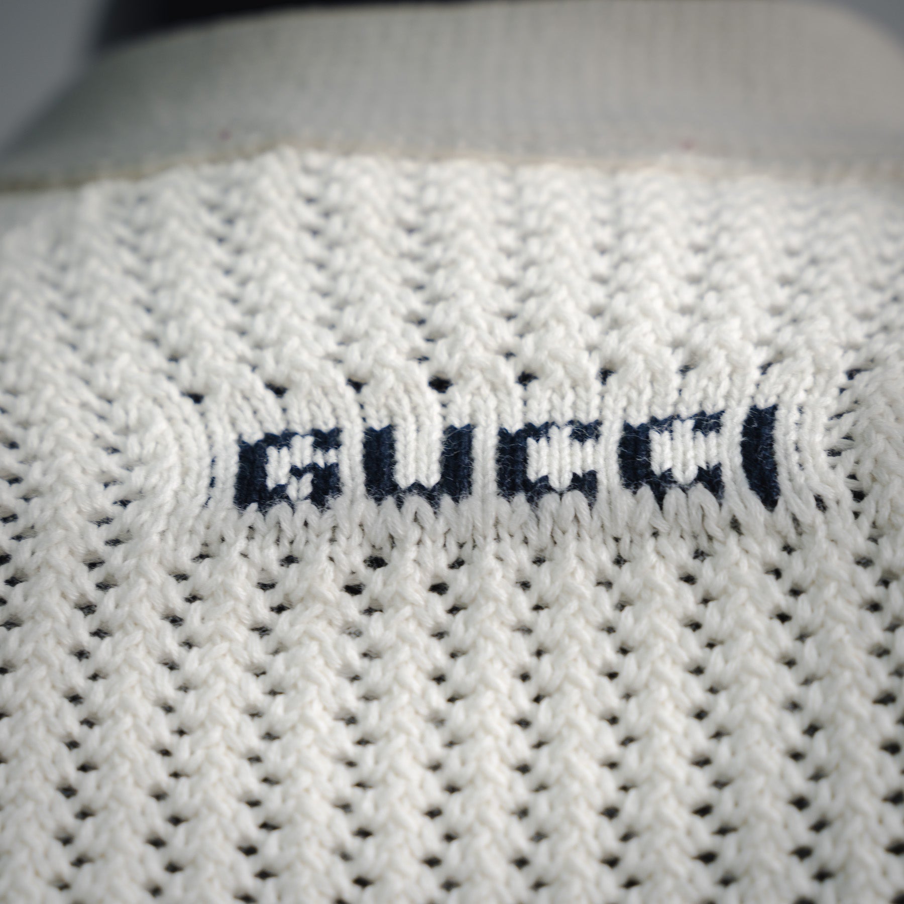 Guc 25fw knitted cardigan