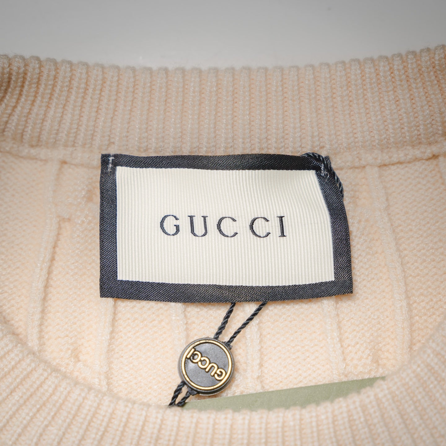 Guc 25fw splicing sweater