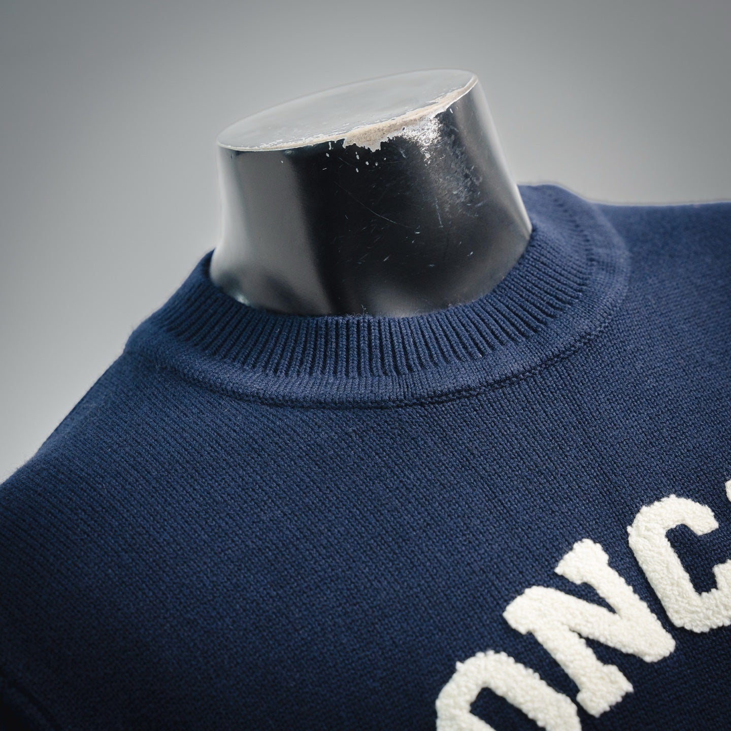 Mon 25fw embroidered sweater