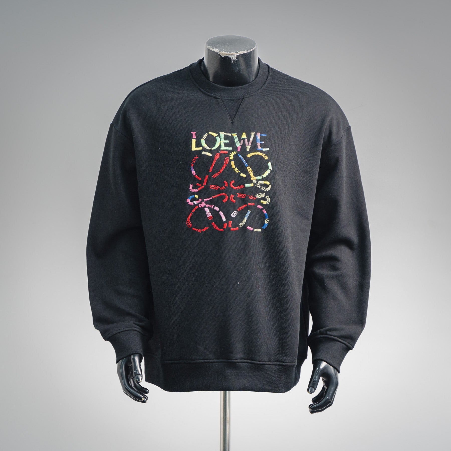 Loe 25fw embroidered sweatshirt