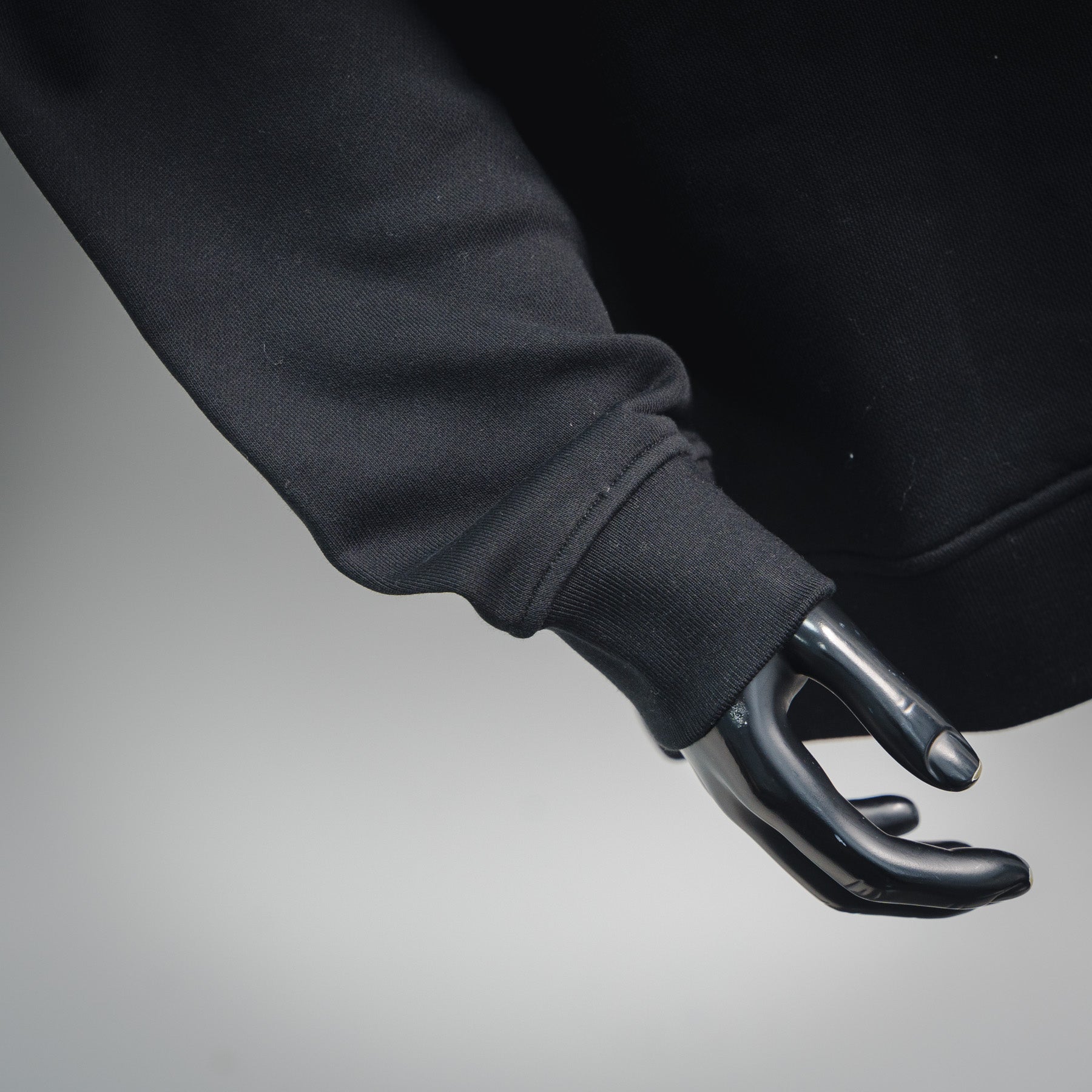 Loe 25fw embroidered sweatshirt