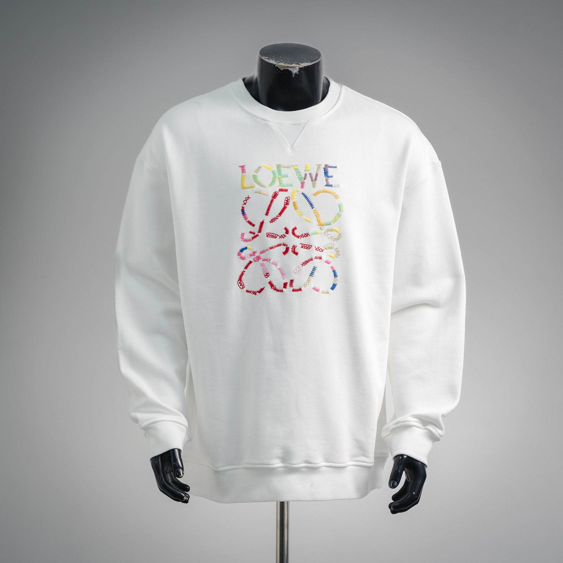 Loe 25fw embroidered sweatshirt