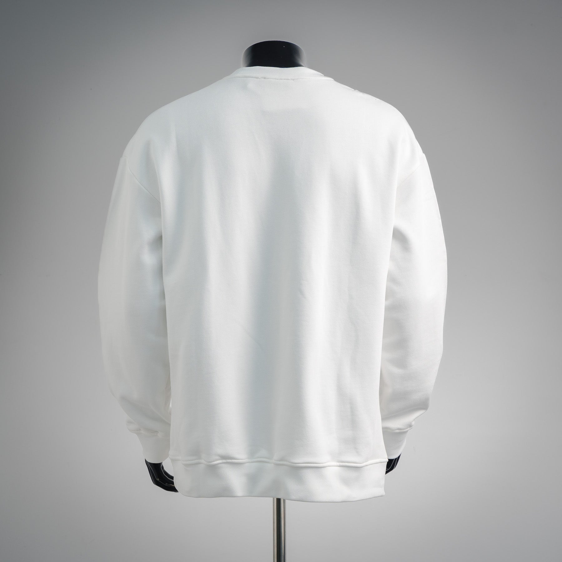 Loe 25fw embroidered sweatshirt