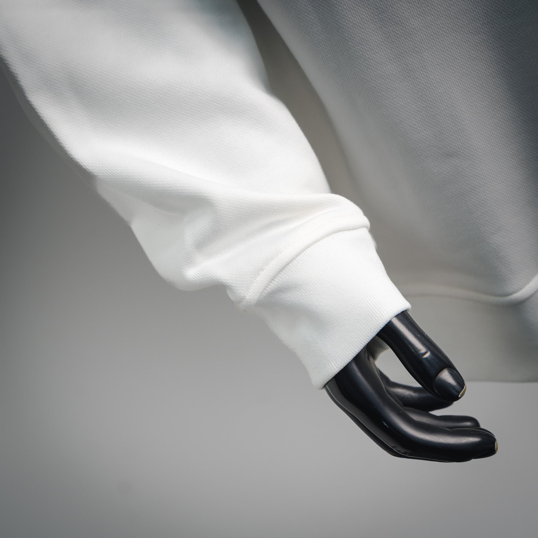 Loe 25fw embroidered sweatshirt