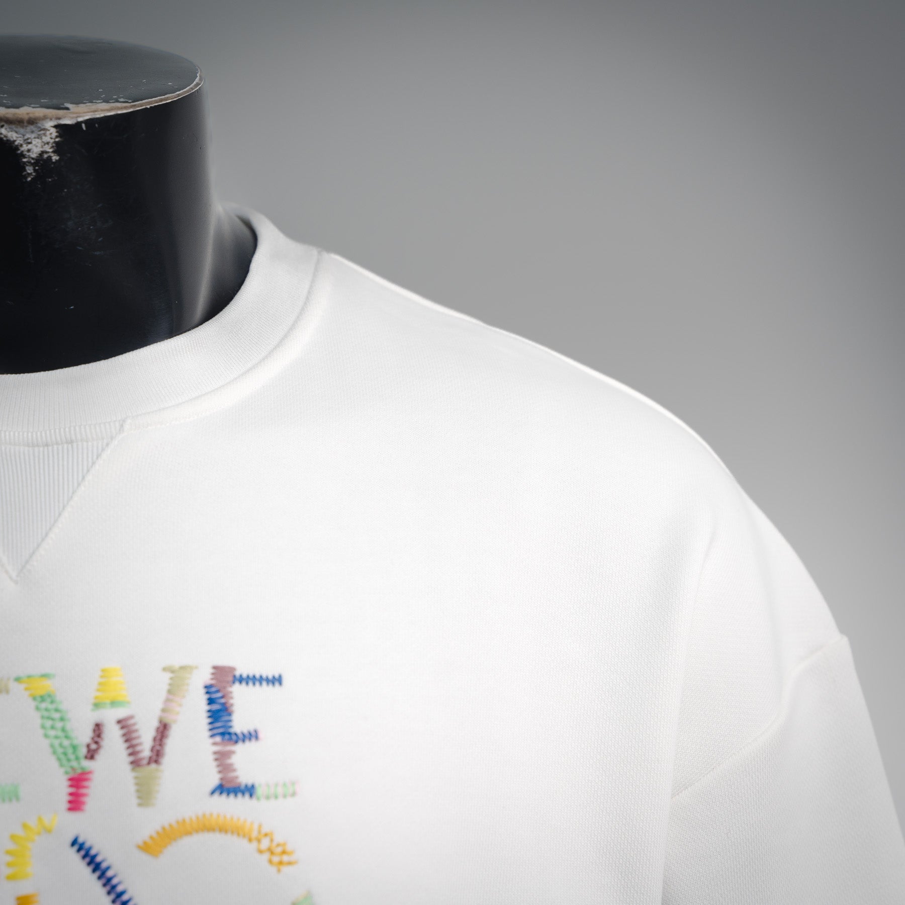 Loe 25fw embroidered sweatshirt