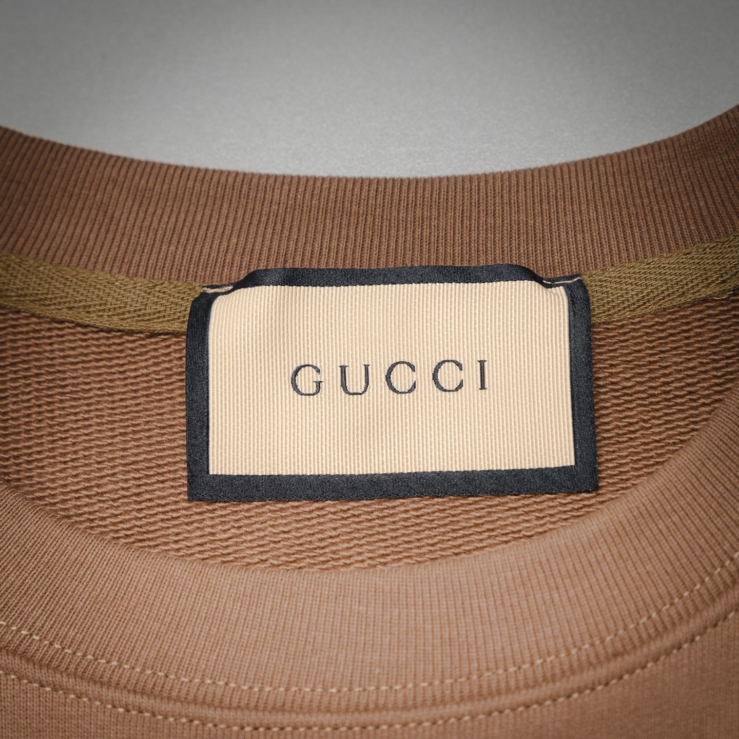 Guc 25fw embroidered sweatshirt