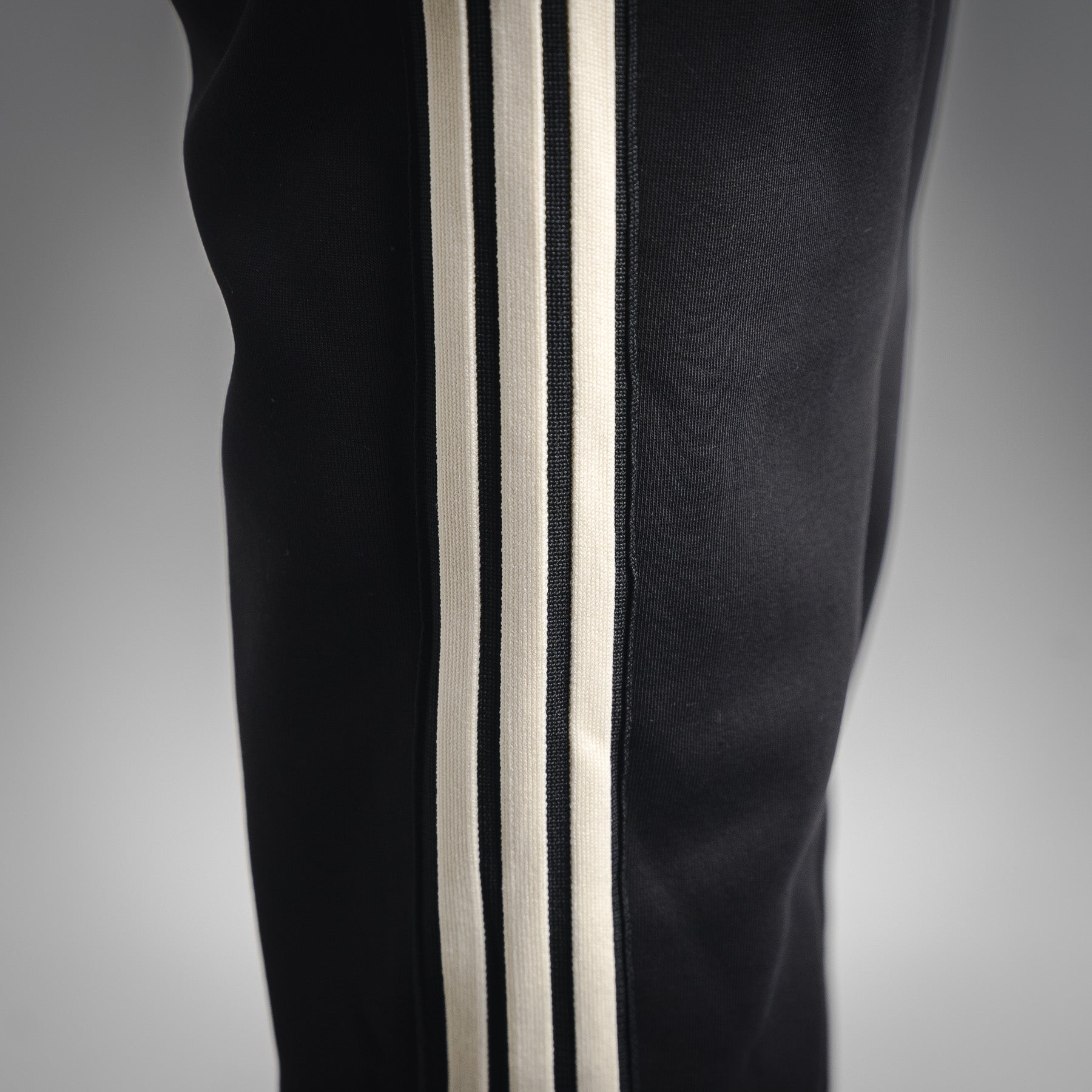 Loe 25fw embroidered pants