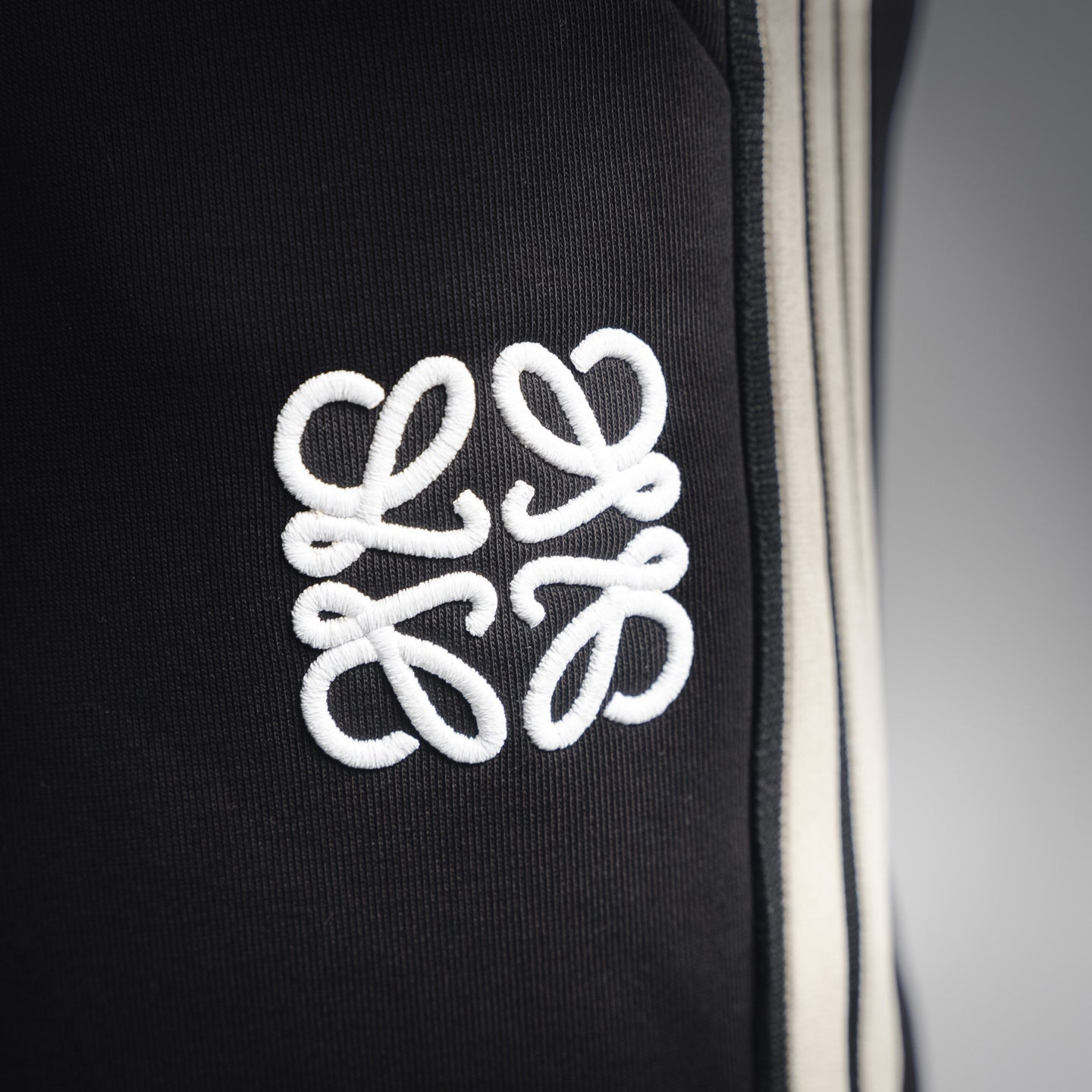 Loe 25fw embroidered pants