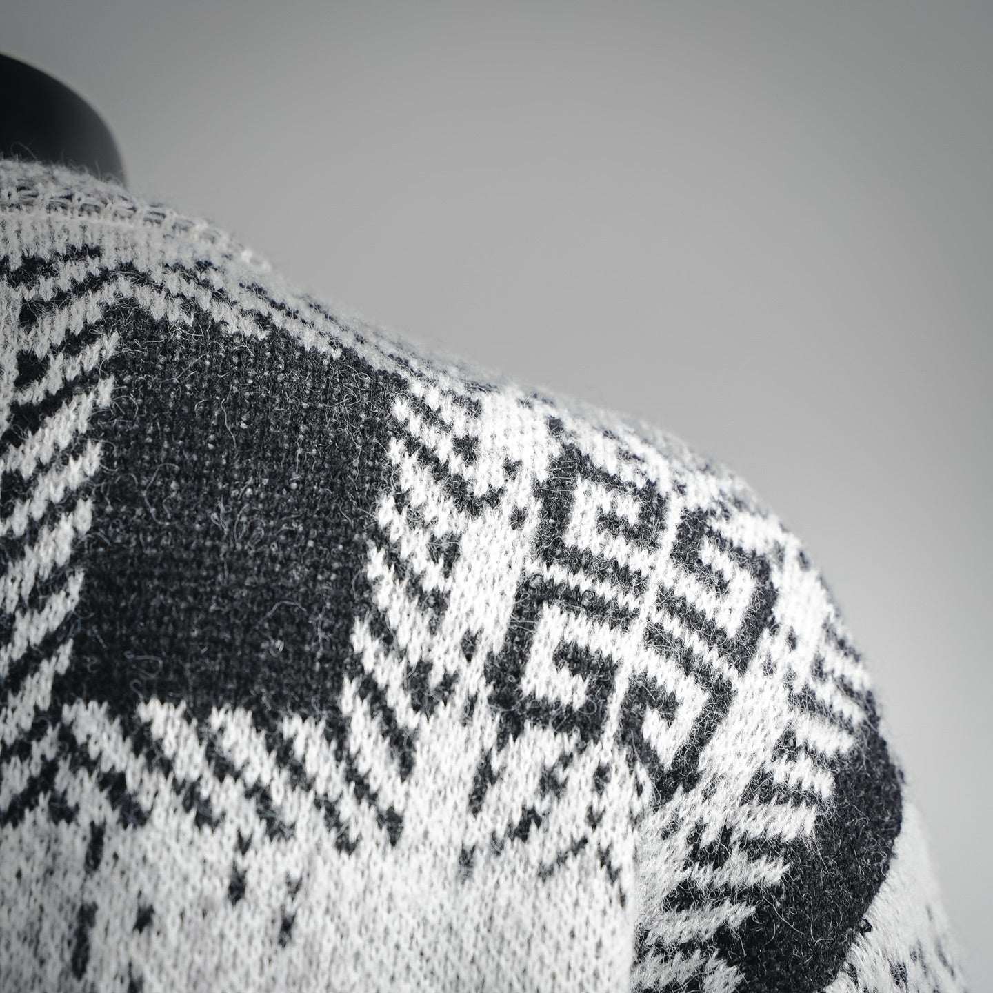 Give 25fw kitted sweater